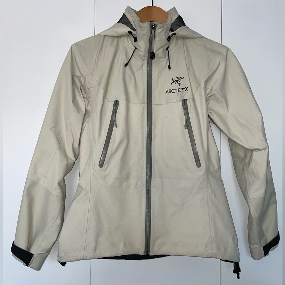Arc’teryx Women’s BETA Rain Jacket